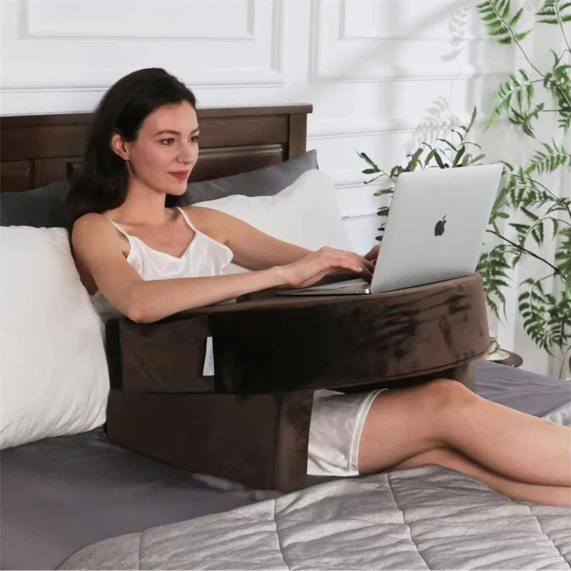 Coussin de lecture au lit - brun