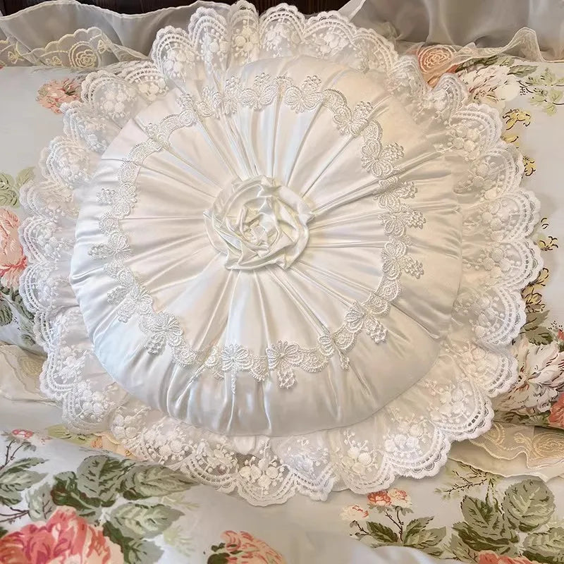 Coussin dentelle