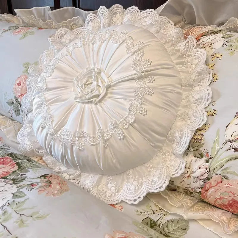 Coussin dentelle