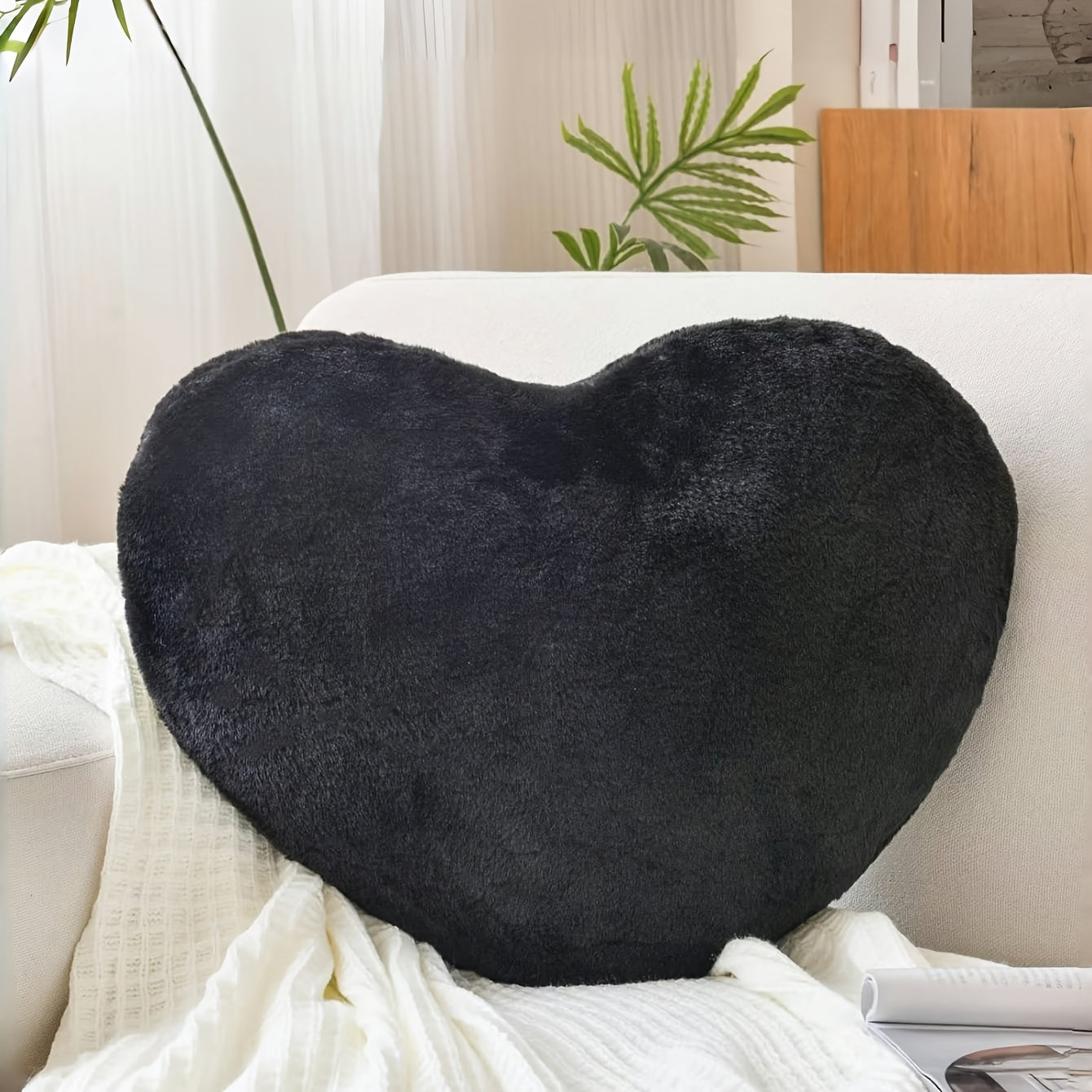Coussin en forme de cœur - noir / 33cm