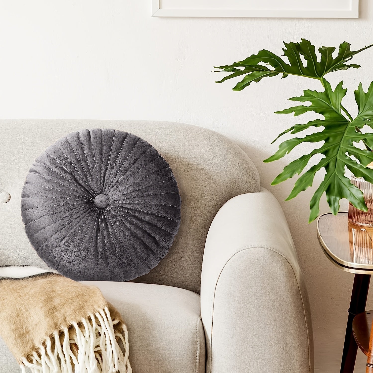 Coussin gris foncé