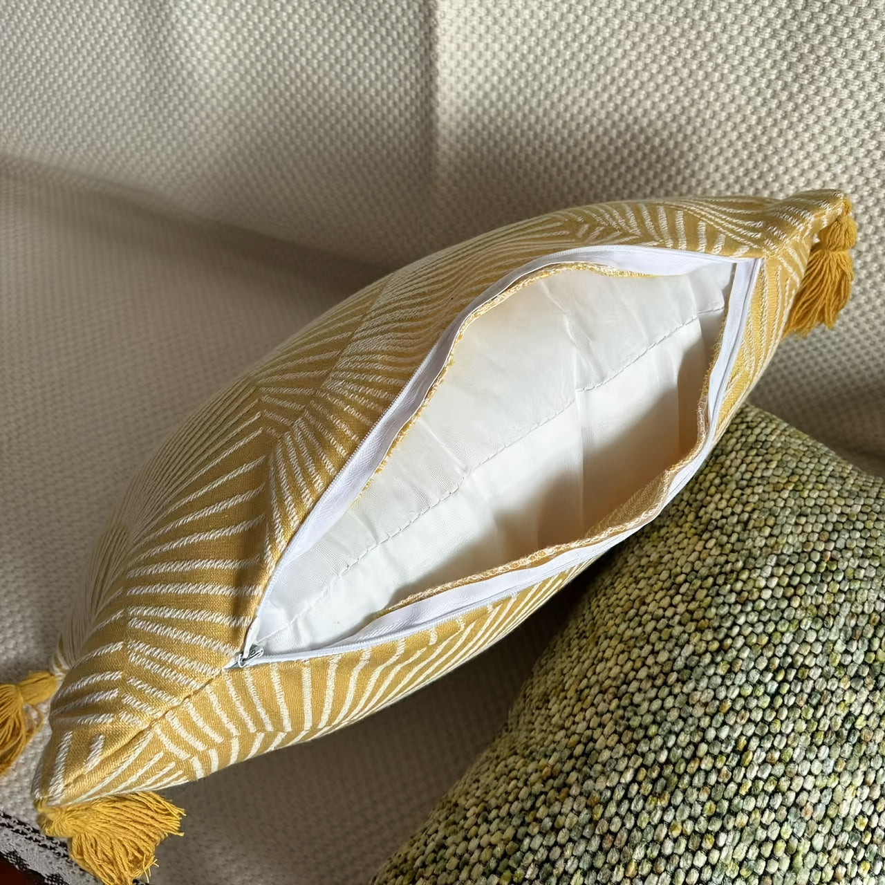 Coussin jaune moutarde