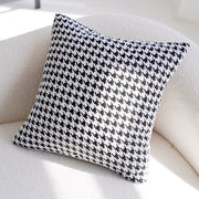 Housse de coussin blanc et noir