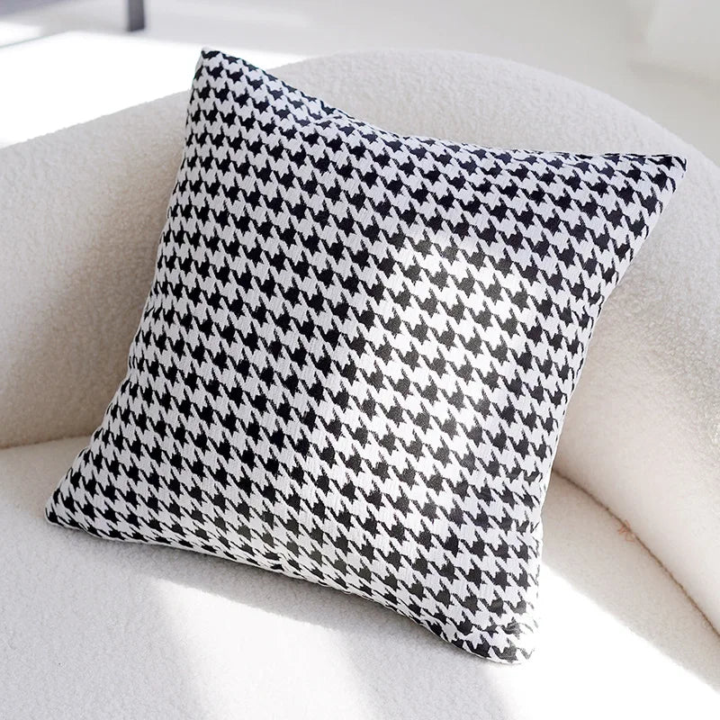 Housse de coussin blanc et noir